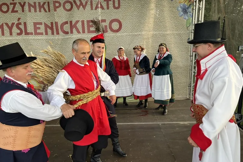 Rekonstrukcja dawnego obrzędu dożynkowego